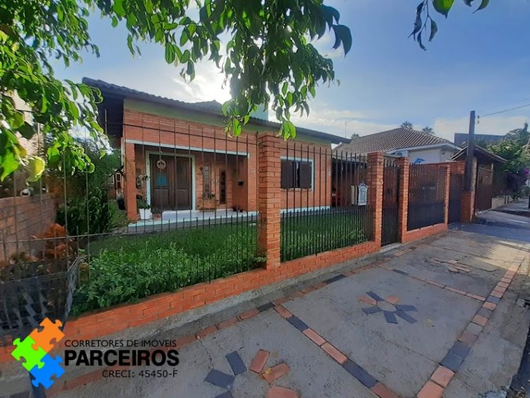 EXCLUSIVA! Linda casa próxima a praça Dom Pedro