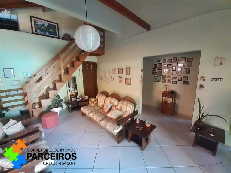 EXCLUSIVA! Linda casa próxima a praça Dom Pedro