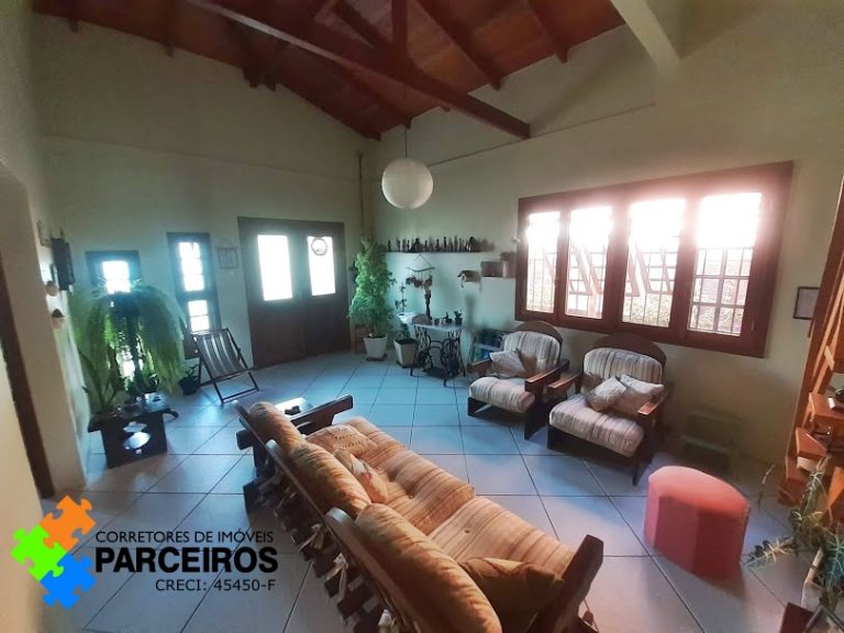 EXCLUSIVA! Linda casa próxima a praça Dom Pedro