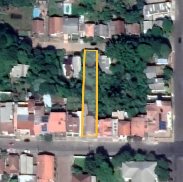 AMPLO TERRENO com casa próximo a lagoa