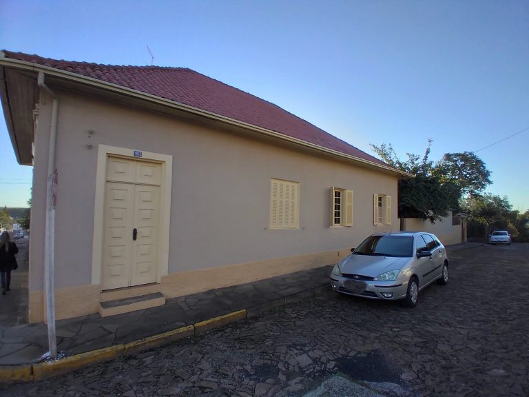 Ampla área no centro – ESQUINA