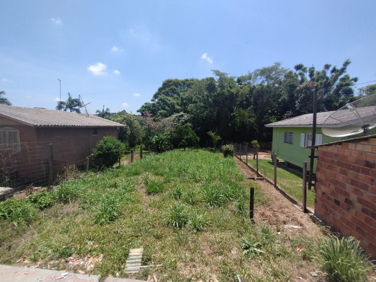Terreno com casa mista – Bairro Praia