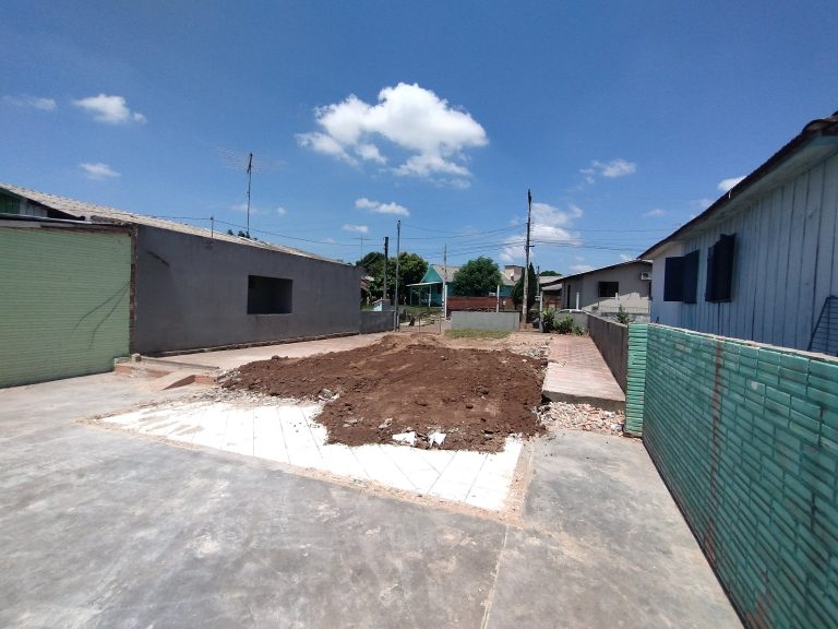 Terreno com casa mista – Bairro Praia
