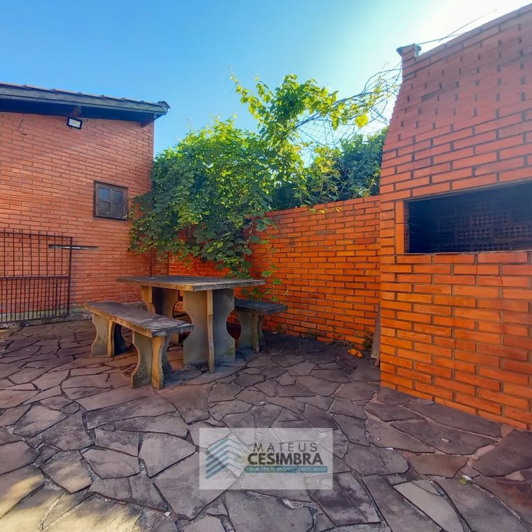 AMPLA CASA NA COLÔNIA VINTE