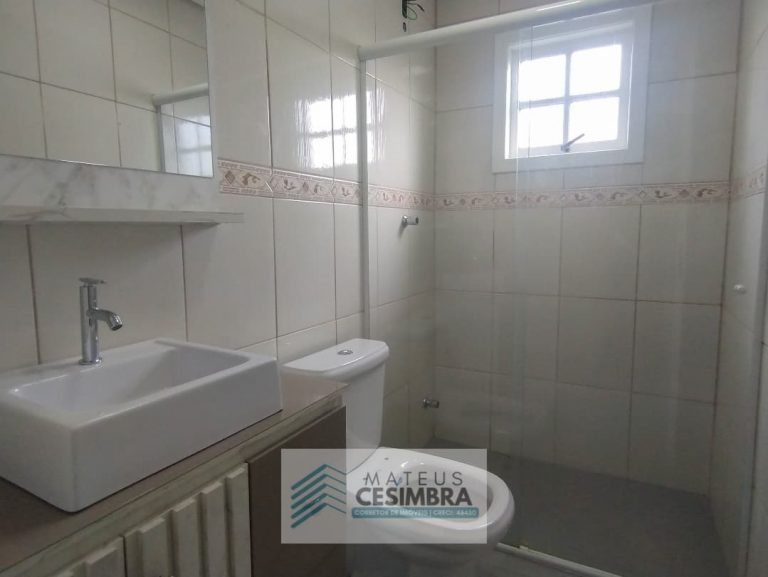 CASA SEMI-MOBILIADA E REFORMADA NA COL. 20