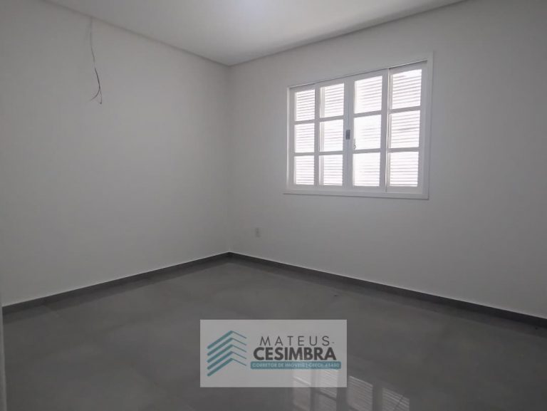 CASA SEMI-MOBILIADA E REFORMADA NA COL. 20