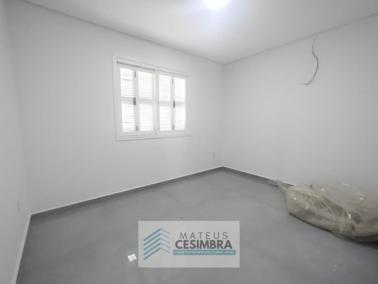 CASA SEMI-MOBILIADA E REFORMADA NA COL. 20