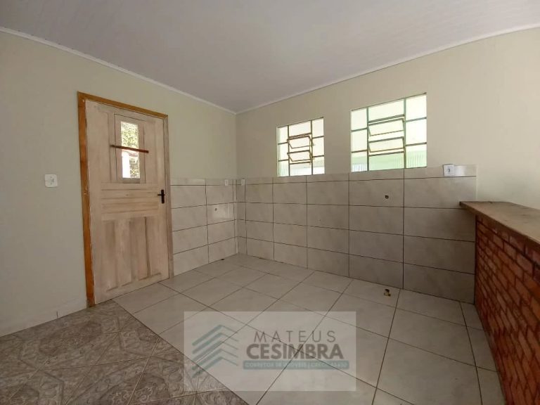 CASA COM AMPLO TERRENO – PRAIA