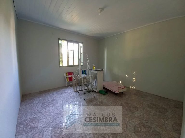 CASA COM AMPLO TERRENO – PRAIA