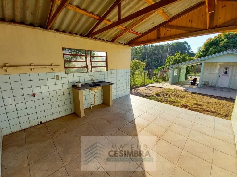 CASA COM AMPLO TERRENO – PRAIA