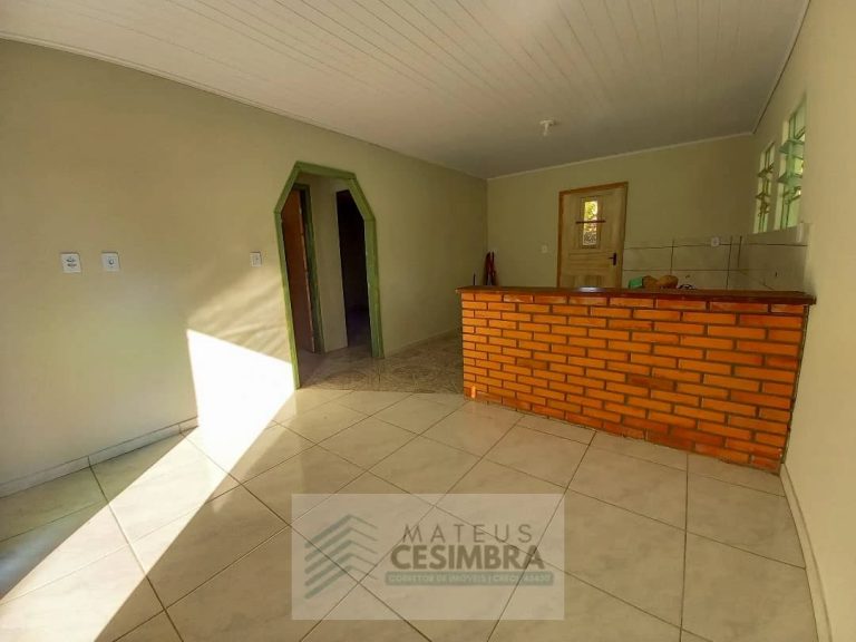 CASA COM AMPLO TERRENO – PRAIA