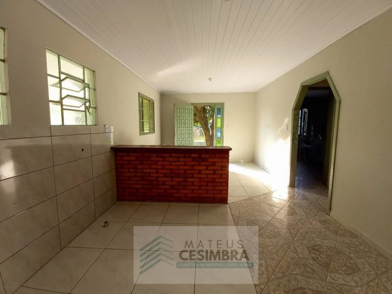 CASA COM AMPLO TERRENO – PRAIA