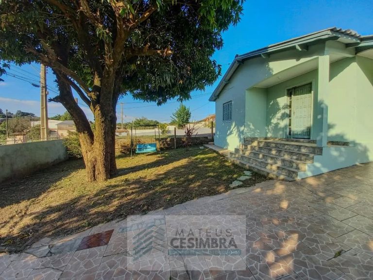 CASA COM AMPLO TERRENO – PRAIA