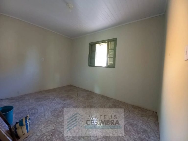 CASA COM AMPLO TERRENO – PRAIA