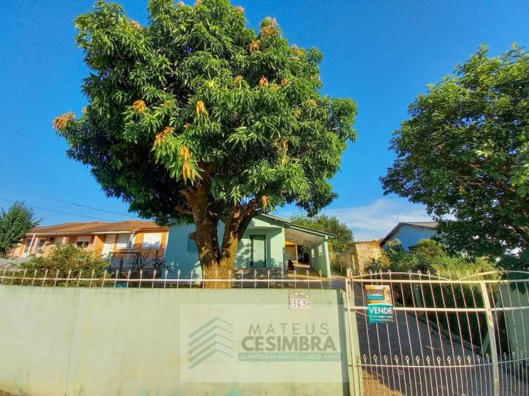CASA COM AMPLO TERRENO – PRAIA