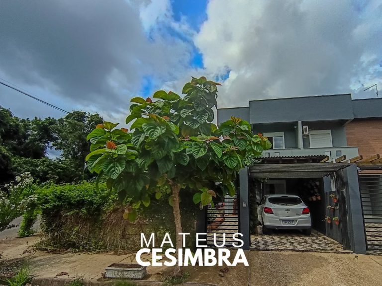 LINDO SOBRADO DE ESQUINA À VENDA!