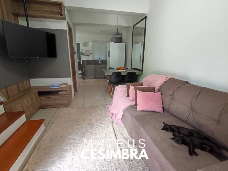 LINDO SOBRADO DE ESQUINA À VENDA!