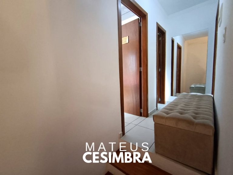 LINDO SOBRADO DE ESQUINA À VENDA!