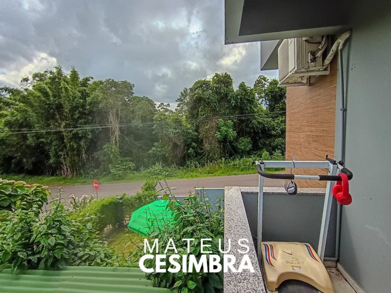 LINDO SOBRADO DE ESQUINA À VENDA!