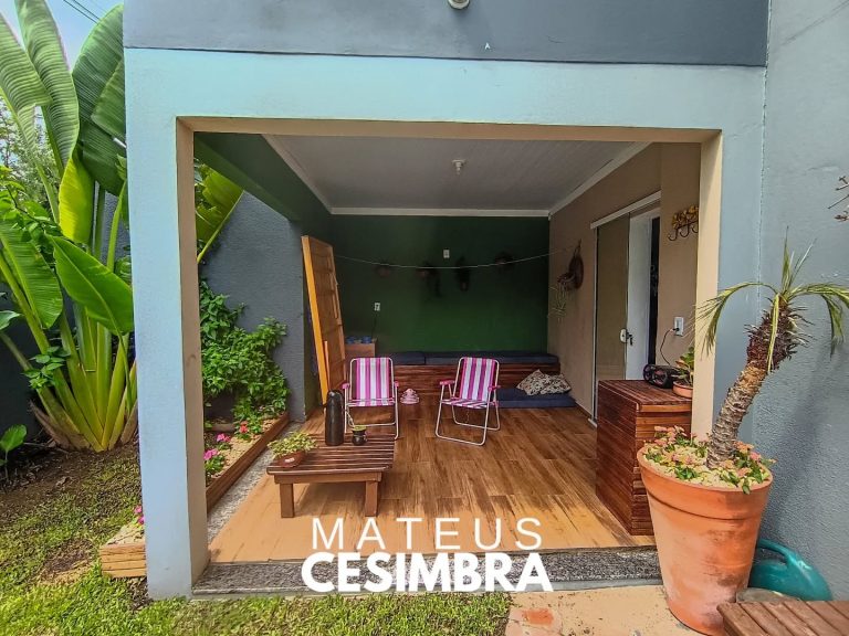 LINDO SOBRADO DE ESQUINA À VENDA!