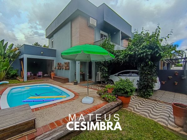 LINDO SOBRADO DE ESQUINA À VENDA!