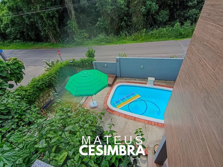 LINDO SOBRADO DE ESQUINA À VENDA!