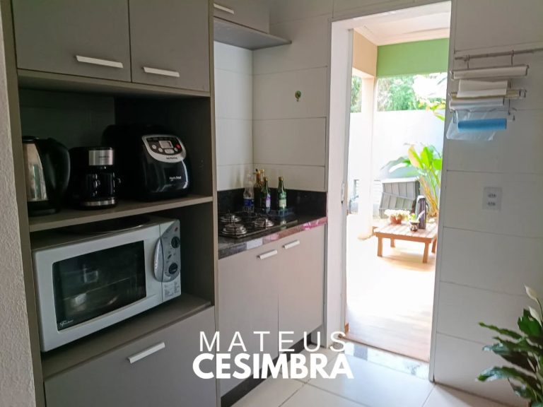 LINDO SOBRADO DE ESQUINA À VENDA!