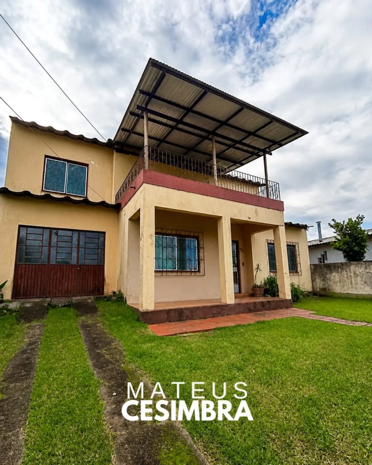 CASA AMPLA NO BAIRRO SANTO ANTÔNIO