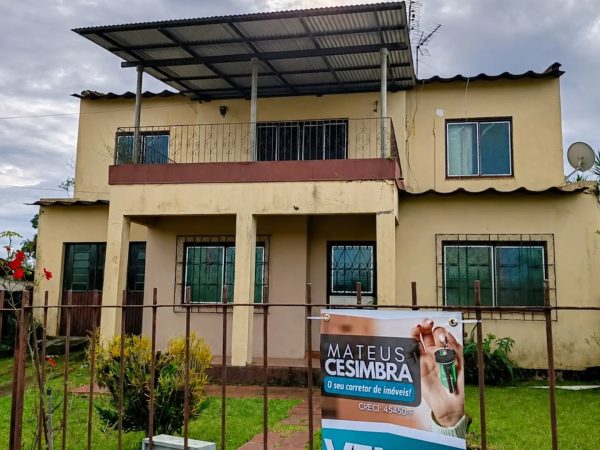 CASA AMPLA NO BAIRRO SANTO ANTÔNIO