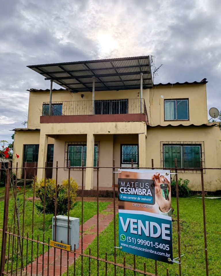 CASA AMPLA NO BAIRRO SANTO ANTÔNIO
