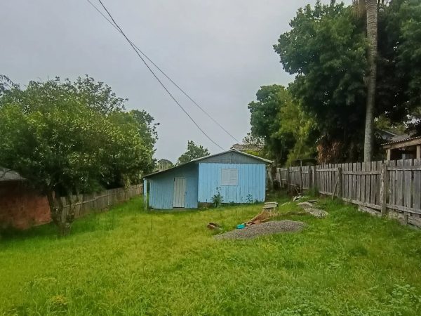TERRENO NO PARQUE DO MEIO