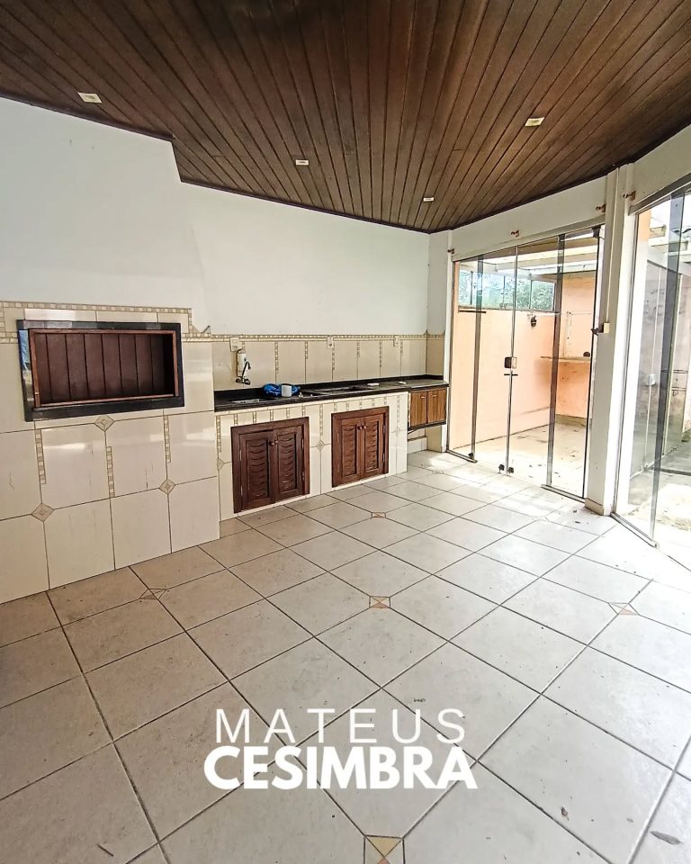 CASA NO BAIRRO PRAIA