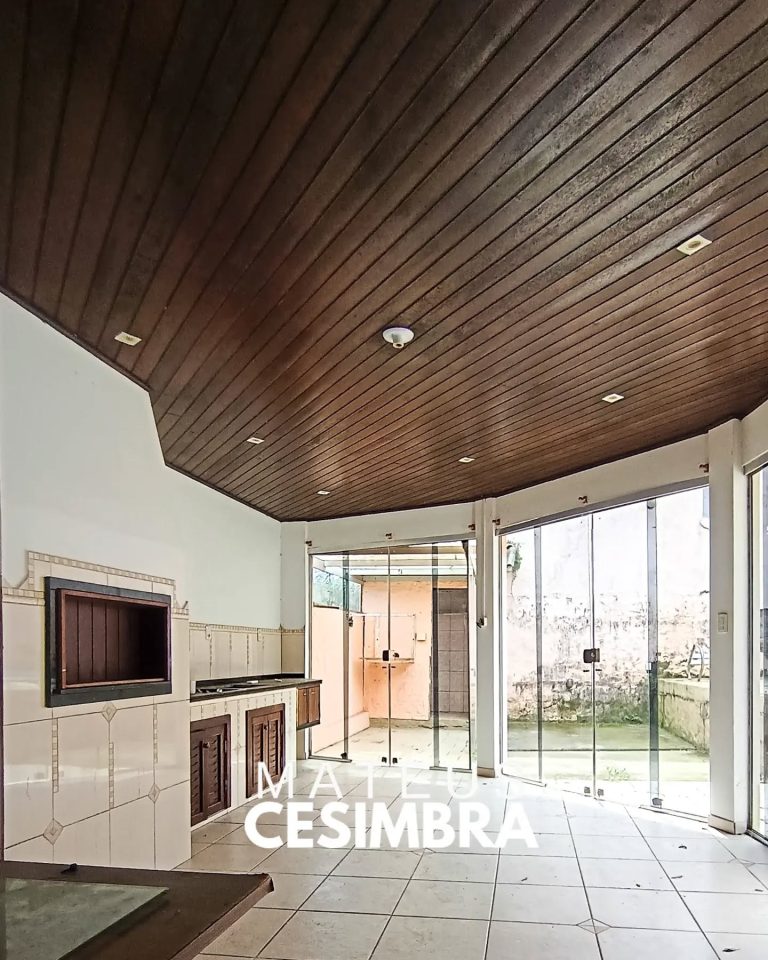 CASA NO BAIRRO PRAIA
